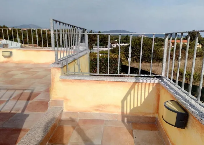 Baia Sant Anna فيلة تانايونيلا